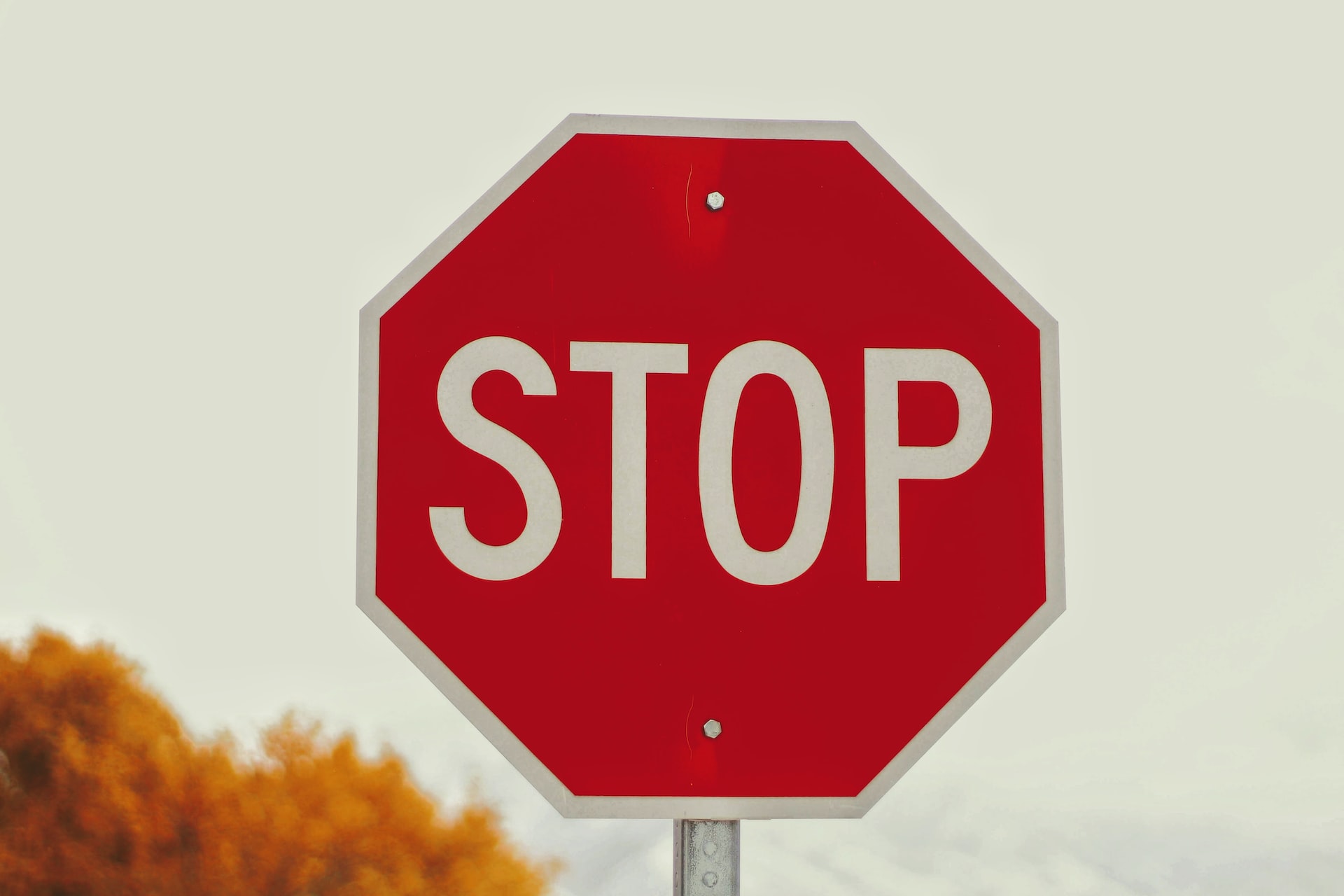 Señal de STOP en una fábrica Señal de STOP en una fábrica