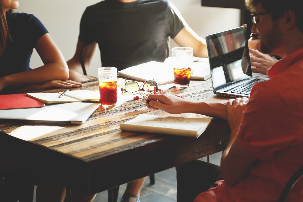 Brainstorming über die Stärken und Schwächen des Projekts
